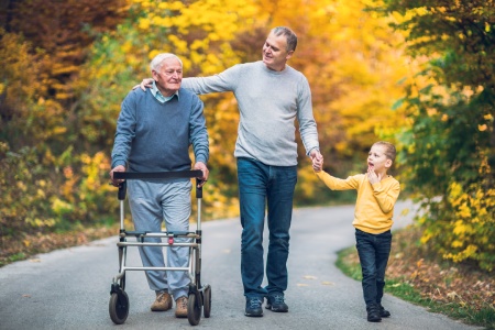 Découvrez les avantages du rollator de chez Qualias